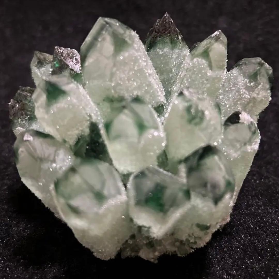 天然緑水晶 クリスタル　パワーストーン　　置物
