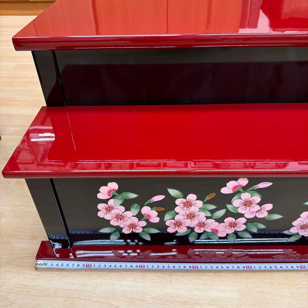 赤いひな祭り用飾り台 2段　桜模様　朱赤