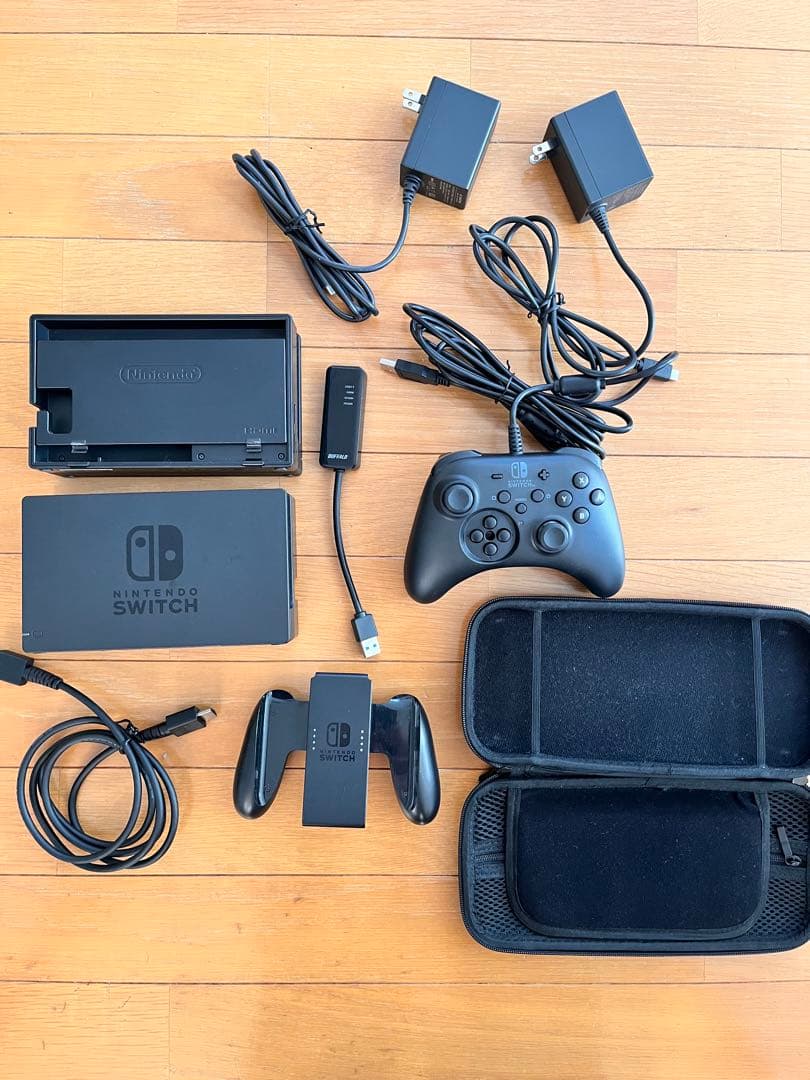 Nintendo Switch本体(ジョイコンストラップ欠品)他色々付き