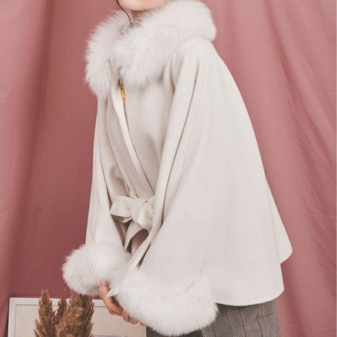 【Noela(ノエラ)】 ファー付きポンチョコート オフホワイト