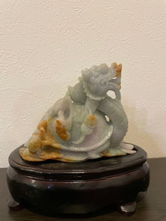 中国　翡翠彫刻　龍