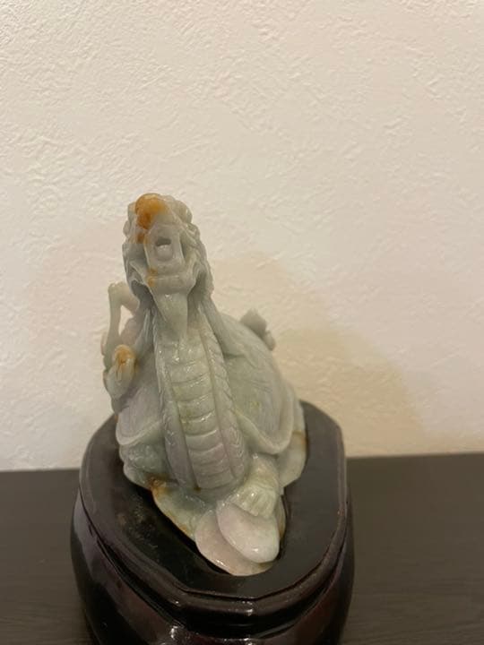 中国　翡翠彫刻　龍