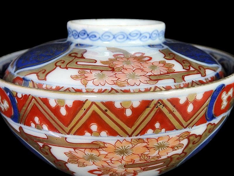 古伊万里　金襴手　桜花紋に光背の図　大振蓋茶碗　AS-DBz
