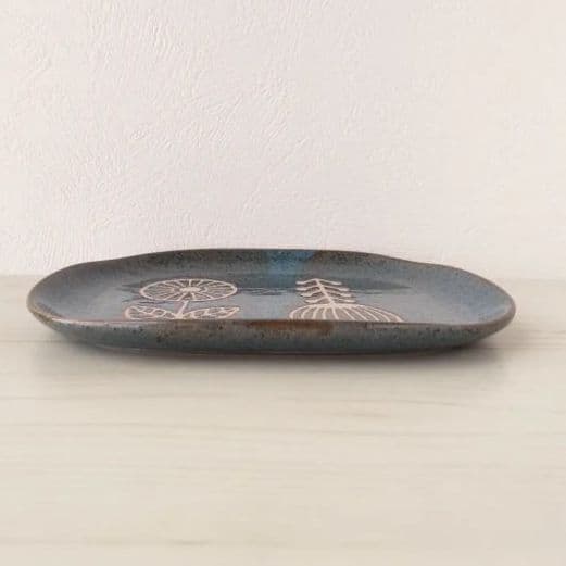 新品　瀬戸焼　花と葉 ナデ角中皿 16cmサイズ 青