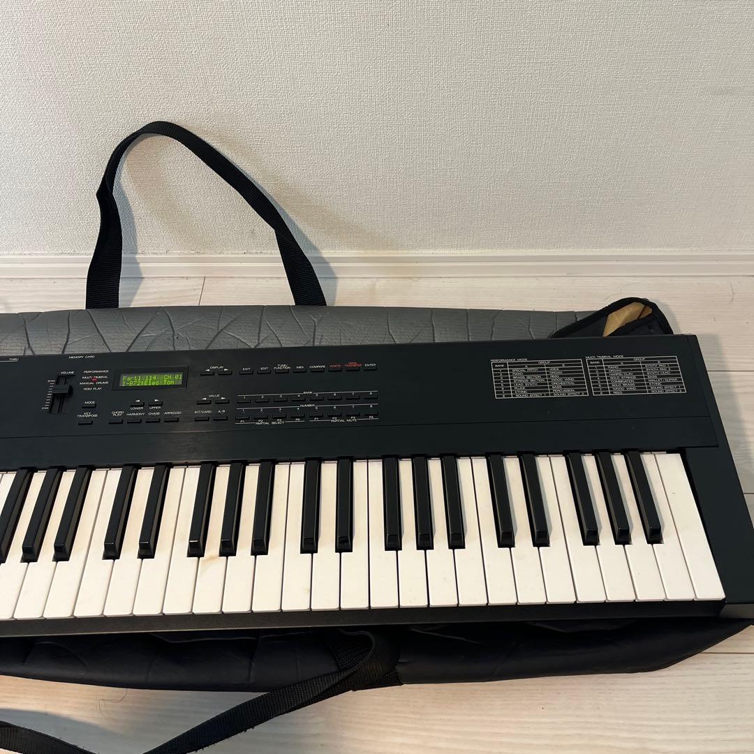 【値下げしました】Roland D-5 シンセサイザー　ケース ACアダプタ付き