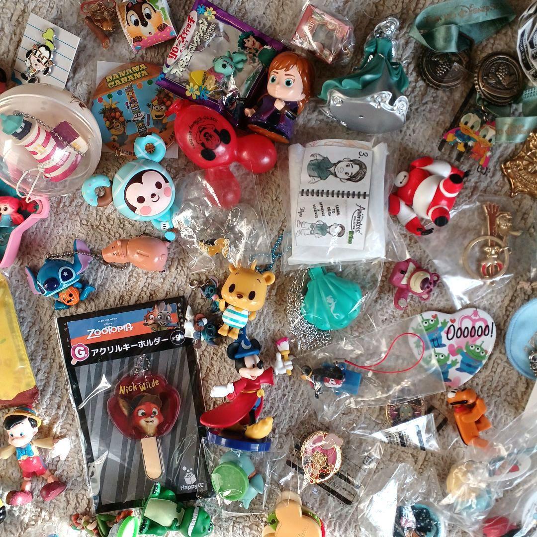 ディズニーグッズ　フィギュア　メダル　ガチャ　弁当箱　大量まとめ売りセット