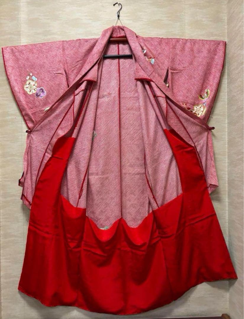 七五三　四ツ身女の子着物　正絹　仮絵羽　赤　豪華絞り　華やか刺繍　蝶　梅