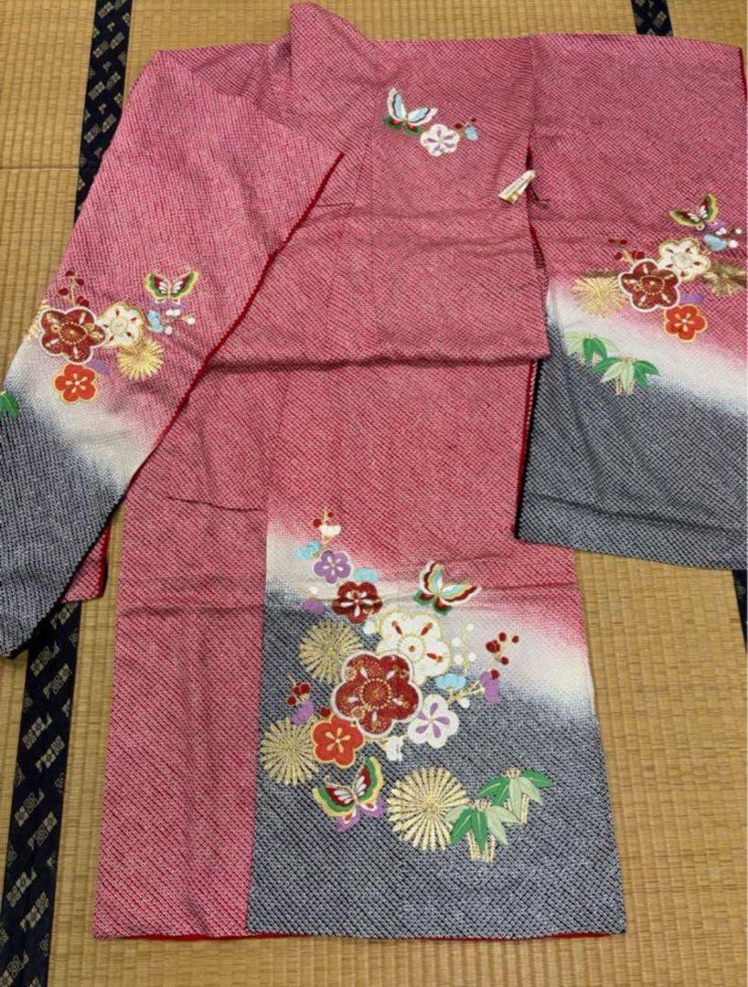 七五三　四ツ身女の子着物　正絹　仮絵羽　赤　豪華絞り　華やか刺繍　蝶　梅