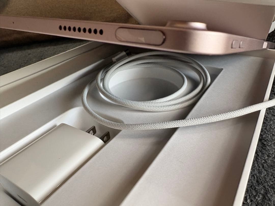 Apple iPad Air (第5世代) 本体　ピンク