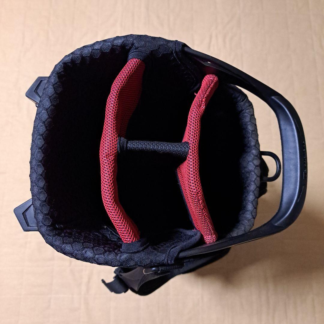 TaylorMadeスタンド式キャディバッグ 黒/赤。フード付き。極美品！
