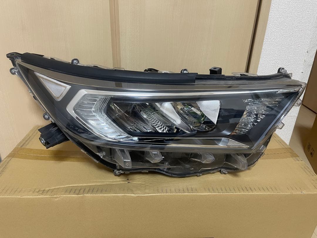 【美品】rav4 左右ヘッドライト　前期　CP付き