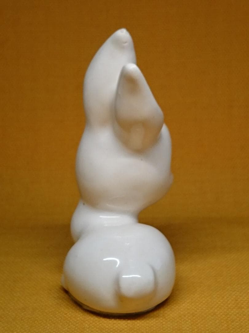 【美品】ウサギ　兎　白兎　陶器　置物　インテリア　工芸品　美術品　A1069