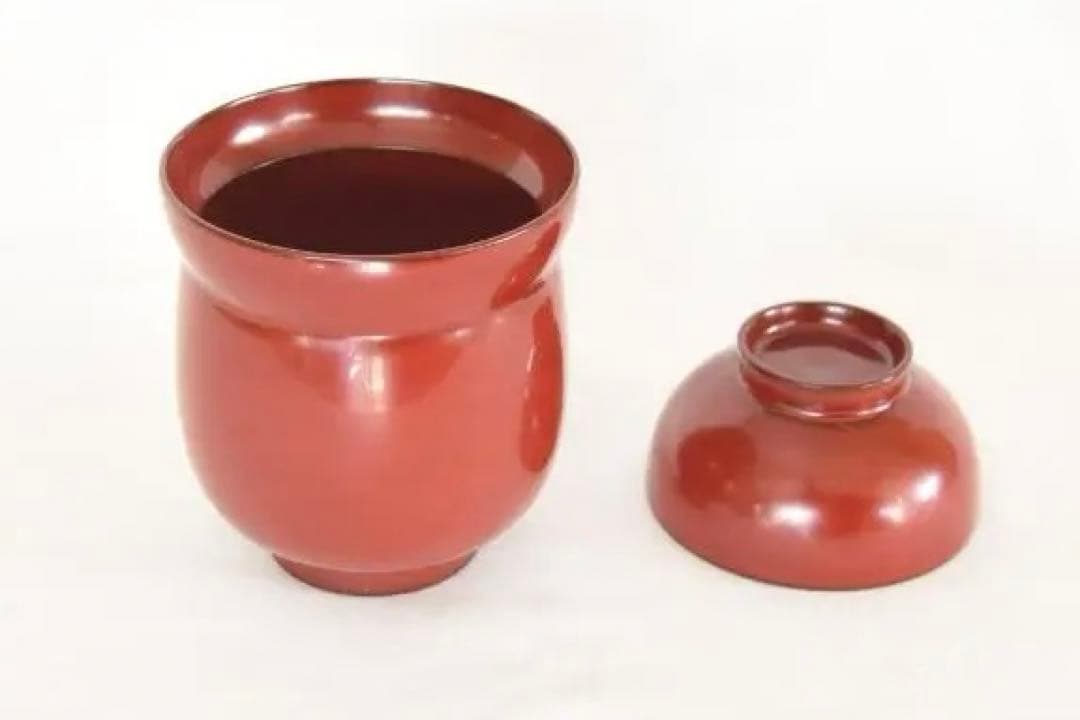 お値下げしました。角有伊（かど　ゆい）作　蓋付き漆器