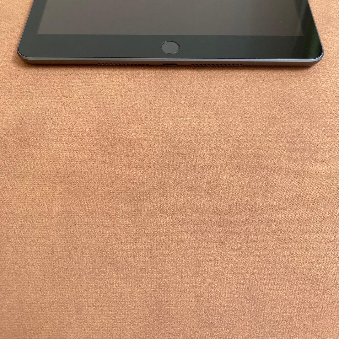 711 電池ほぼ新品☆比較的美品☆iPad7第7世代 32GB WIFIモデル☆