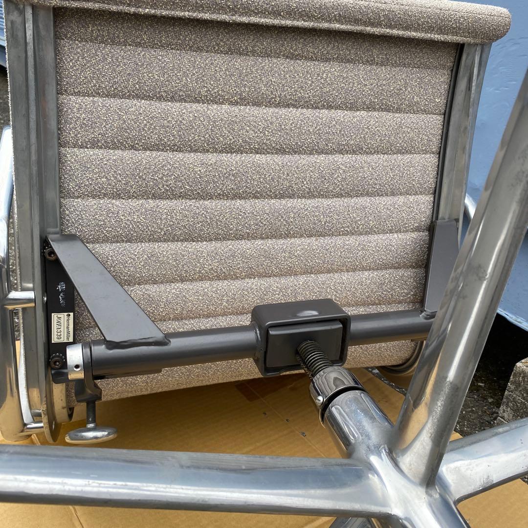 B)HermanMiller■イームズ アルミナムチェア