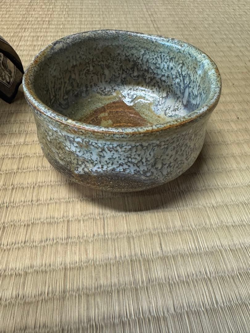 高取焼の抹茶碗 陶器製 緑色と茶色のグラデーション