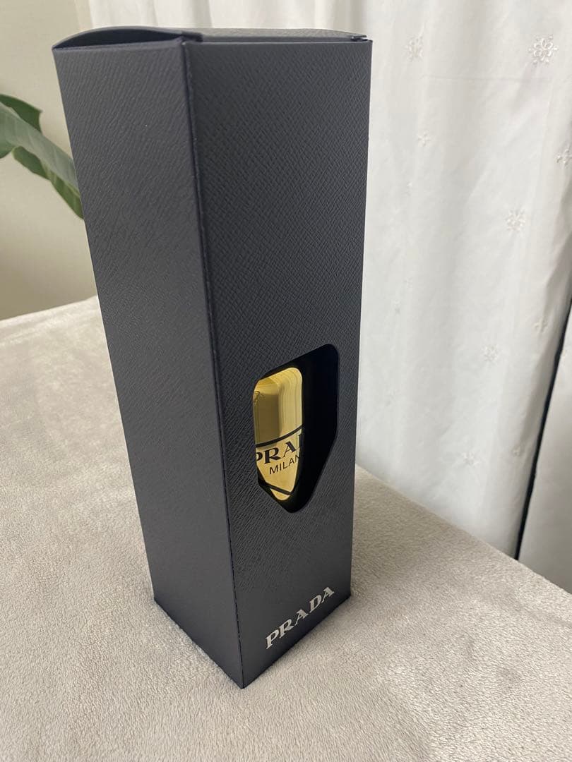 【土日限定値下げ】 PRADA ゴールド ステンレススチール 水筒