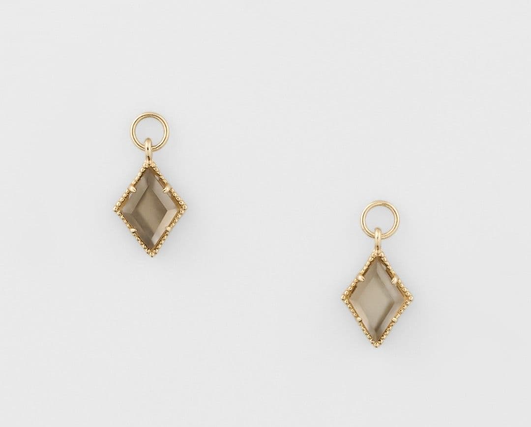 [未使用．美品] agete（ひし形のチャームのみ）箱1付き＋ショッパー付き