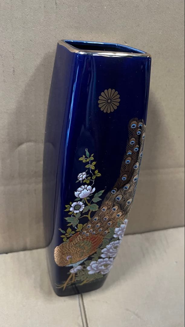 花瓶孔雀