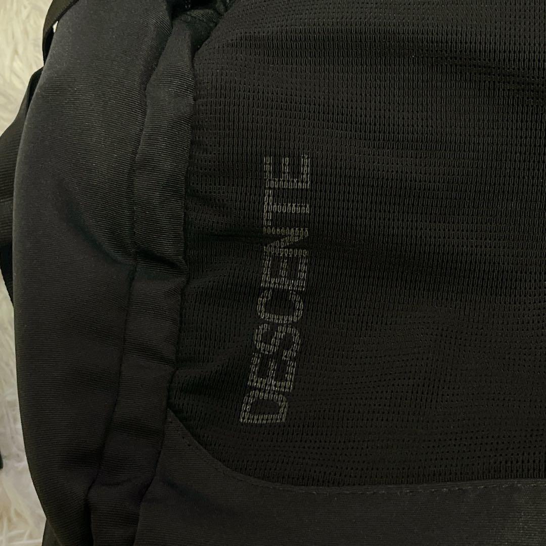 極美品　DESCENTE デイパック バックパック リュック 黒