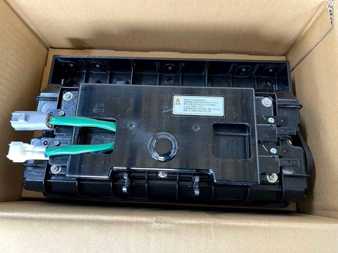 小糸製作所　LEDリアコンビネーションランプ 2連タイプ新車外し
