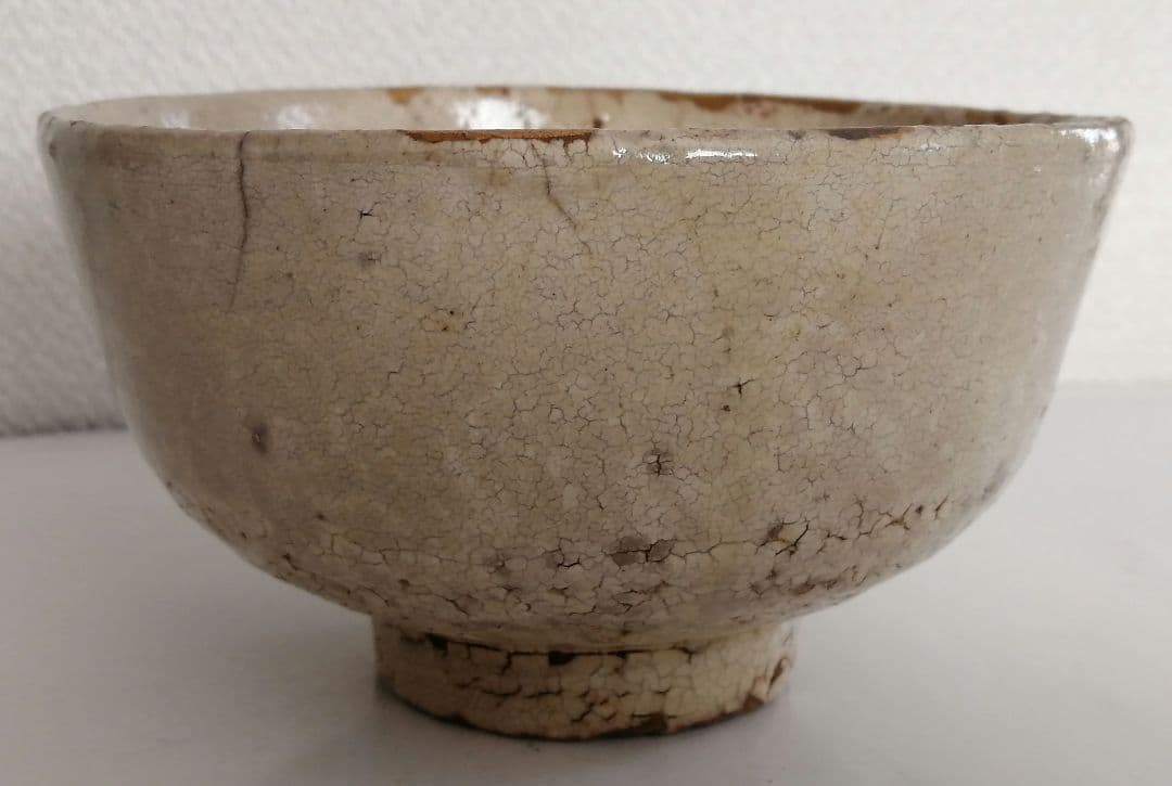 粉引　萩茶碗
