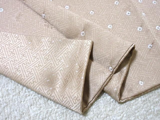 訪問着-美品-刺しゅう・花の宝箱・手絞り柄・ピーチベージュ・７号・正絹　M‐62