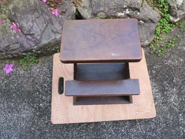 【昭和レトロ】木製ステップ台 うさぎマーク切り抜き 踏台 ディスプレイ