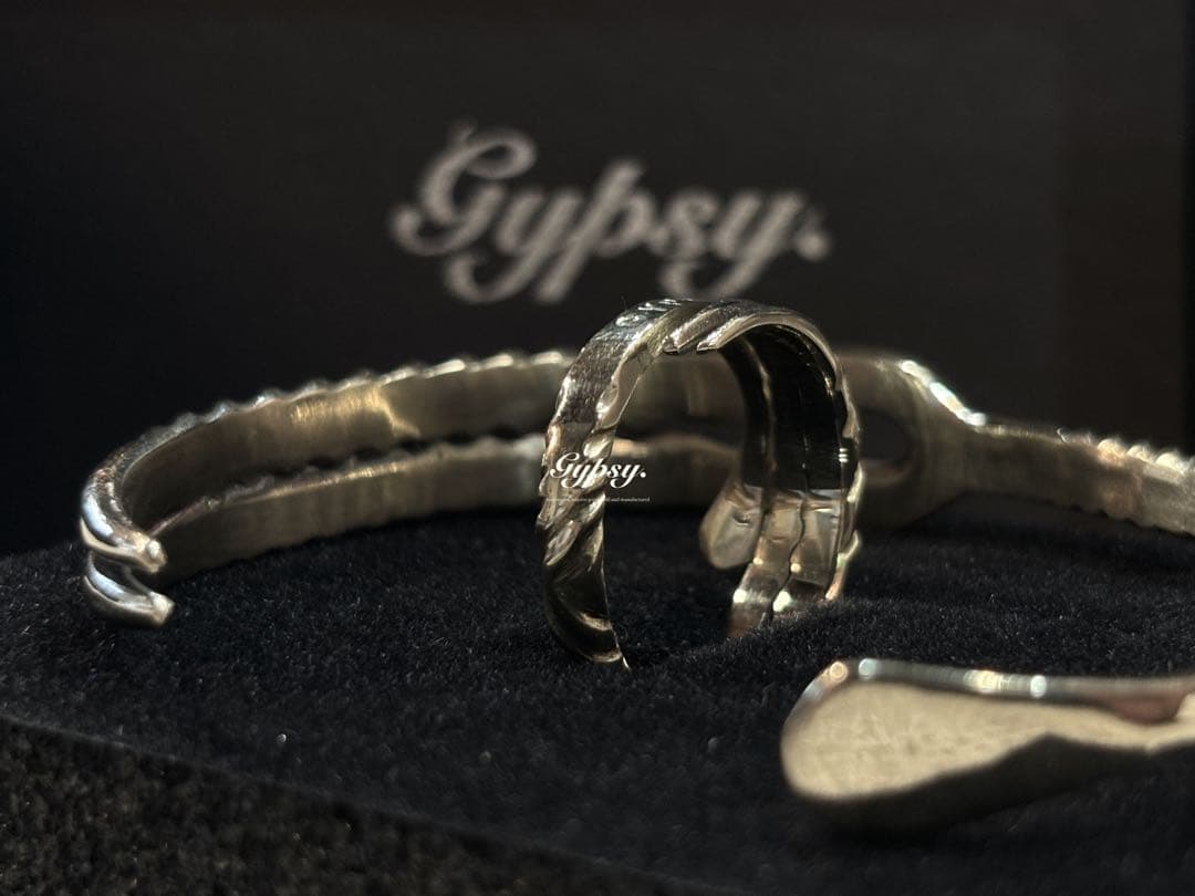 Lo. bangle × ring