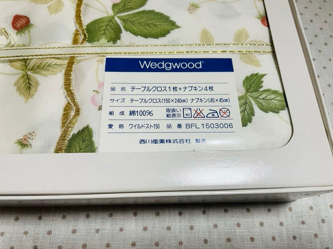 ウェッジウッド ワイルドストロベリー　テーブルクロス・ナプキンセット