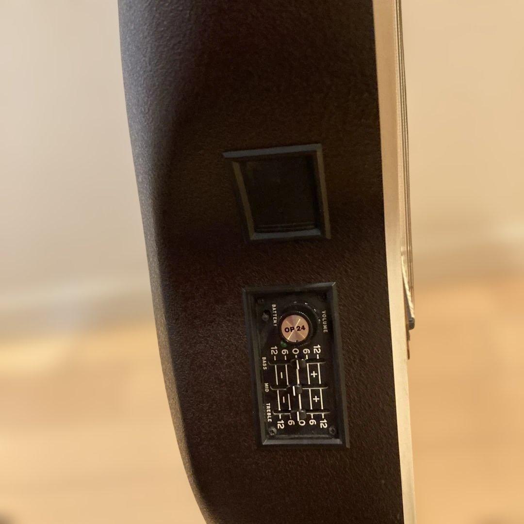Ovation 1713 Classicギター ハードケース、弦2本付