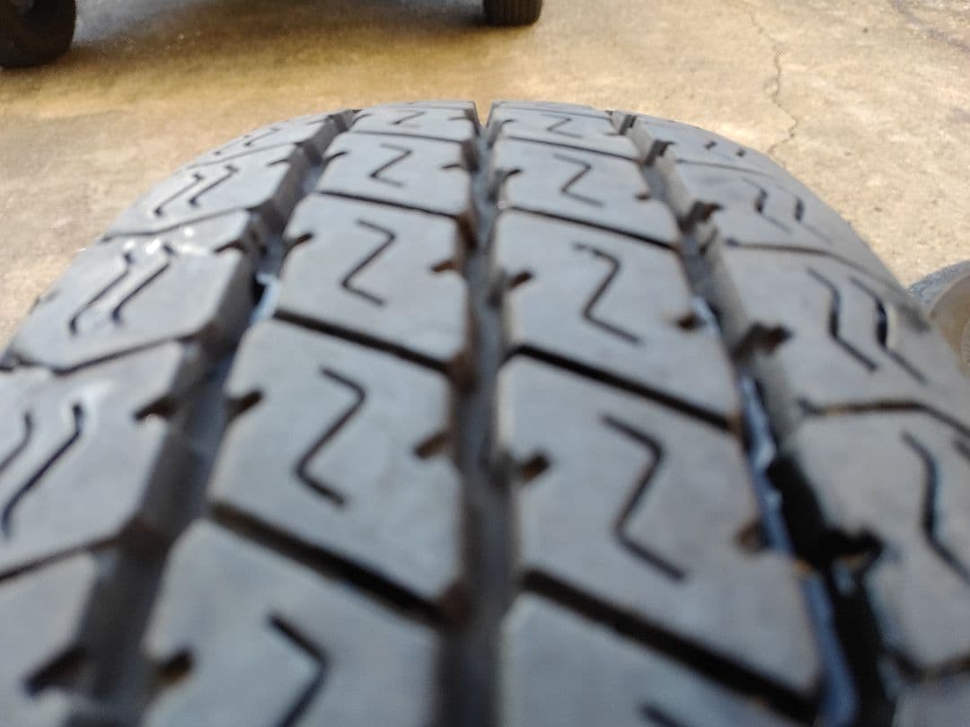 v*r様 145/80R12