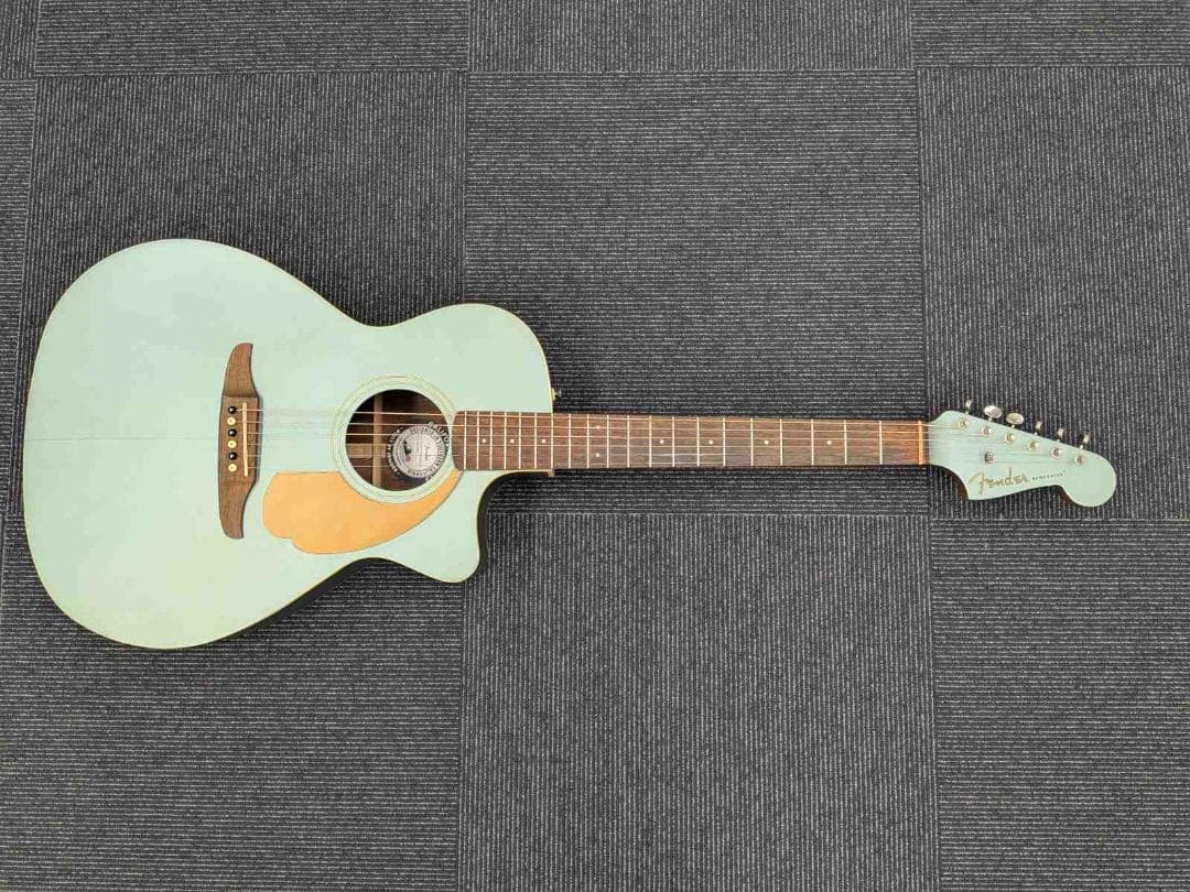 ギター Fender Newporter