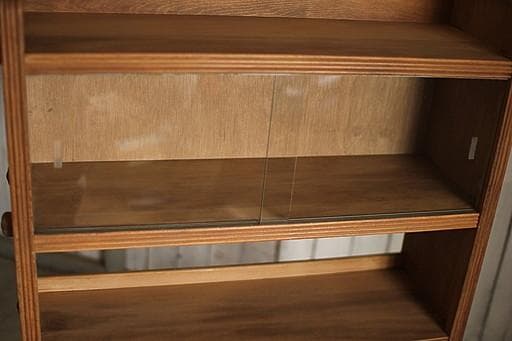 雰囲気の良い古い木製の収納棚5段　ガラス戸付き　本棚　食器棚　古家具