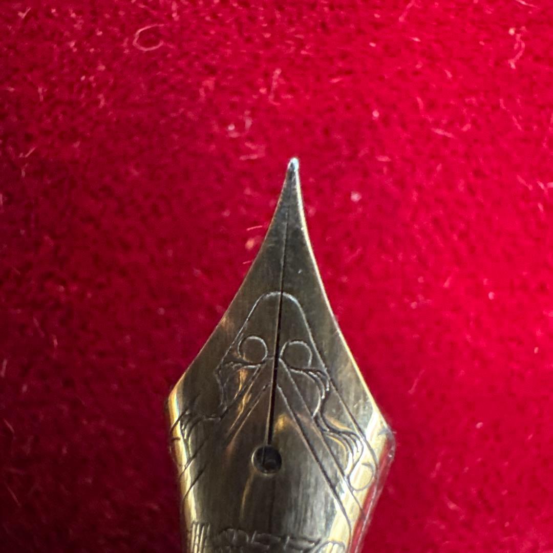 PLATINUM 万年筆 黒と金のストライプ
