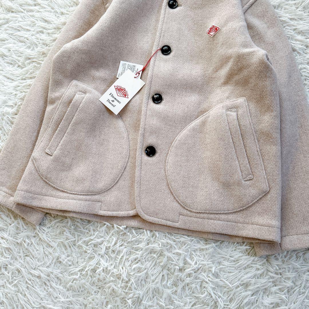 新品　ダントン　ノーカラーコート　短丈　ベージュ　ロゴワッペン　サイズ36