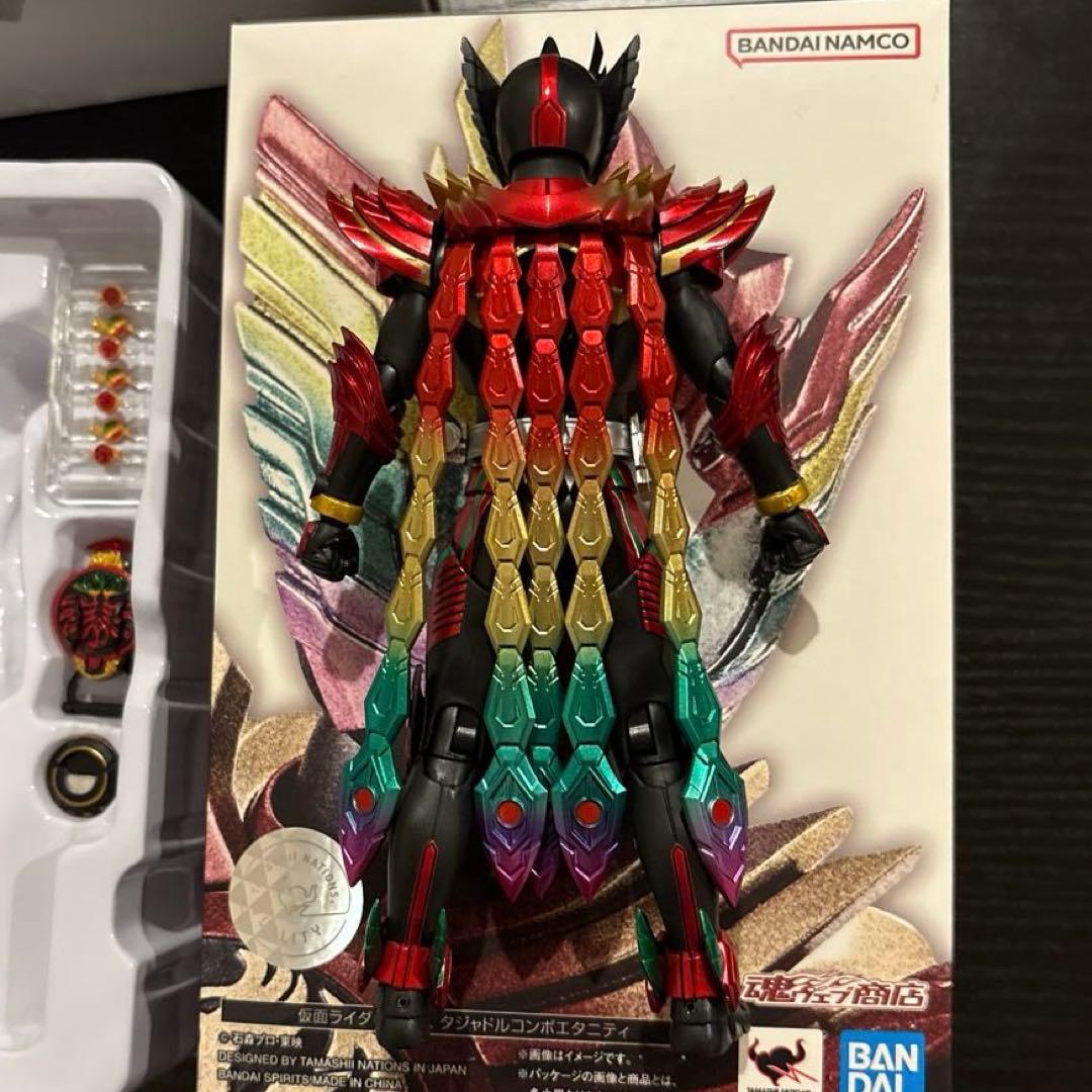 S.H.Figuarts真骨彫製法仮面ライダーオーズ タジャドルコンボエタニティ