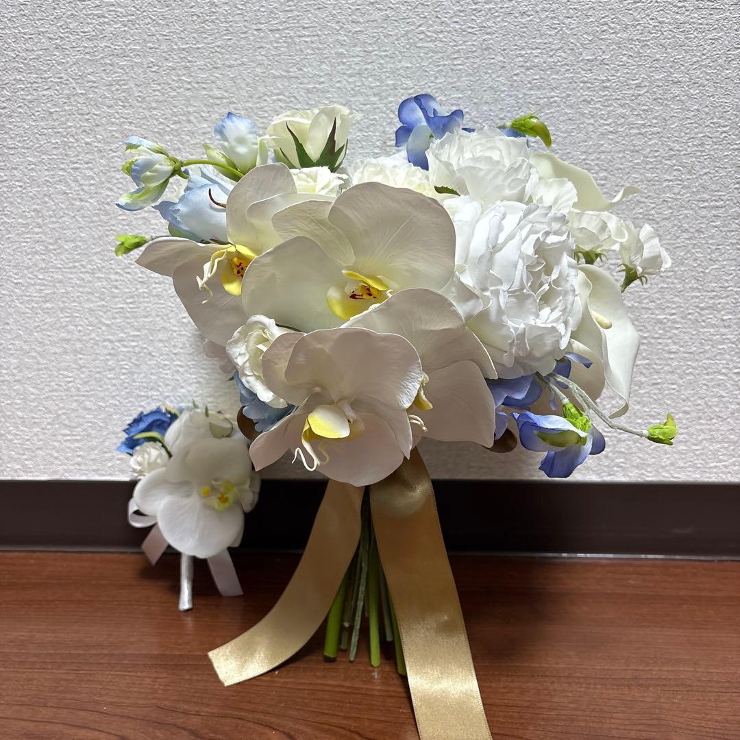胡蝶蘭と青いお花のウェディングブーケ　アーティフィシャルフラワー　白　青　水色