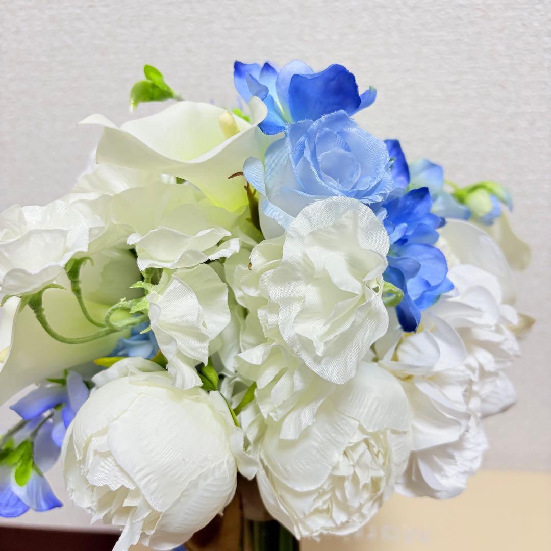 胡蝶蘭と青いお花のウェディングブーケ　アーティフィシャルフラワー　白　青　水色