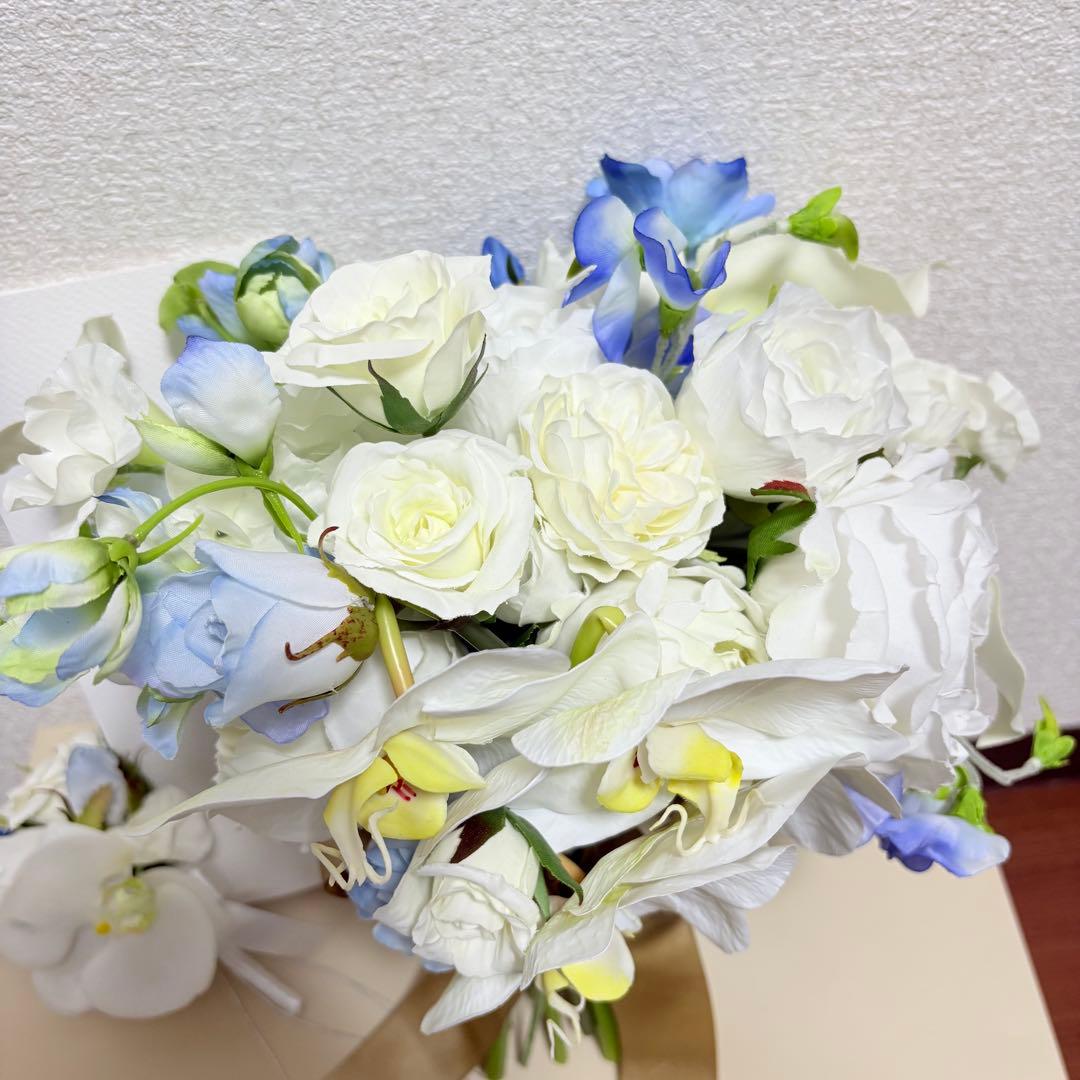 胡蝶蘭と青いお花のウェディングブーケ　アーティフィシャルフラワー　白　青　水色
