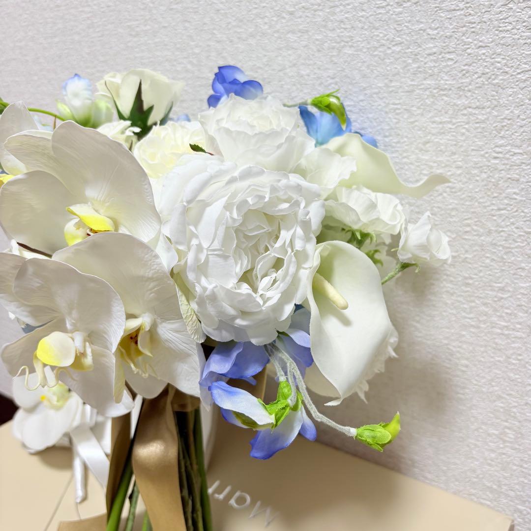 胡蝶蘭と青いお花のウェディングブーケ　アーティフィシャルフラワー　白　青　水色