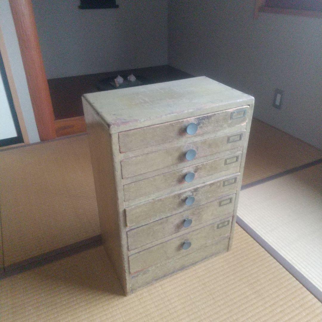 古い子引き出しの棚