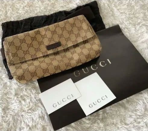 GUCCI ウエストポーチ ボディバッグ 斜め掛け GG柄