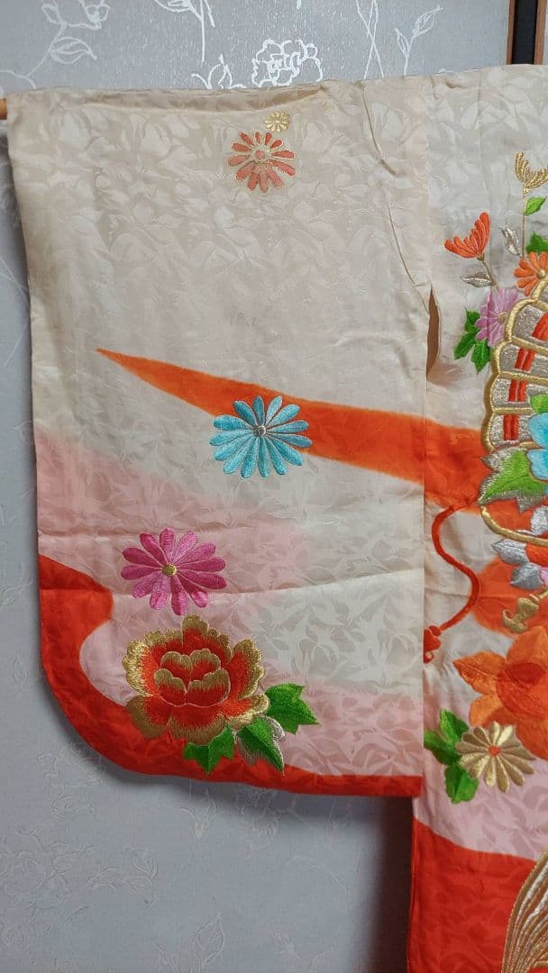 NA213アンティーク子供着物正絹3歳用着丈90センチ裄丈46センチ豪華刺繍