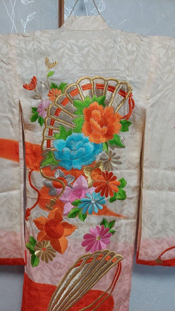 NA213アンティーク子供着物正絹3歳用着丈90センチ裄丈46センチ豪華刺繍