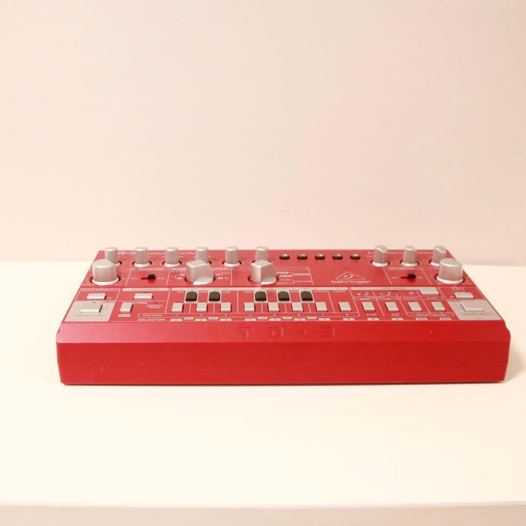 動作確認済 BEHRINGER TD-3-RDアナログベースラインシンセサイザー