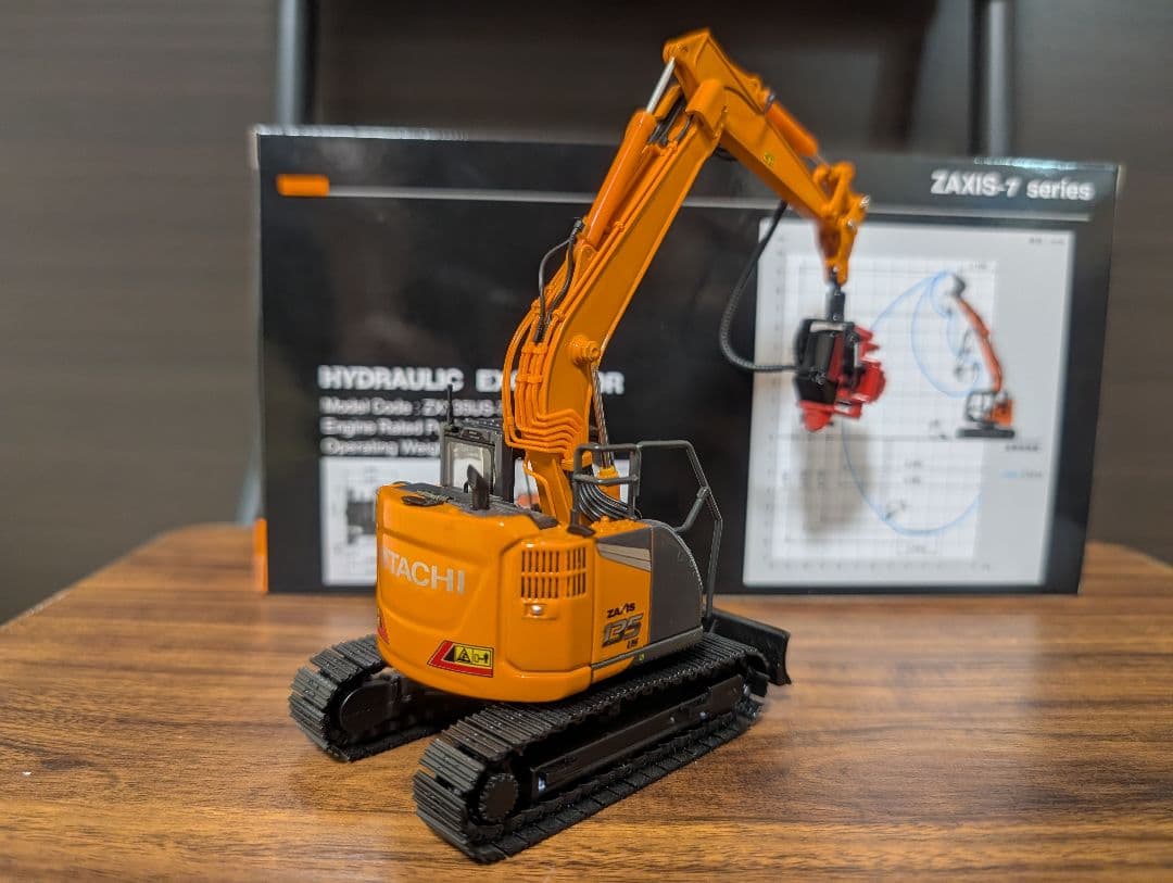 日立建機 ZX135US-7 1/50 林業仕様、ハーベスター仕様　ZAXIS