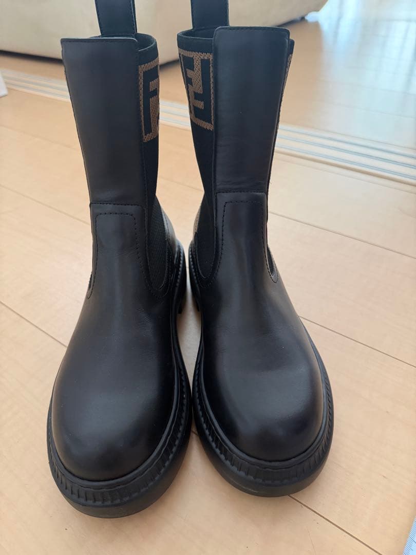 【Fendi】ブラック厚底チェルシーブーツ 23.5cm