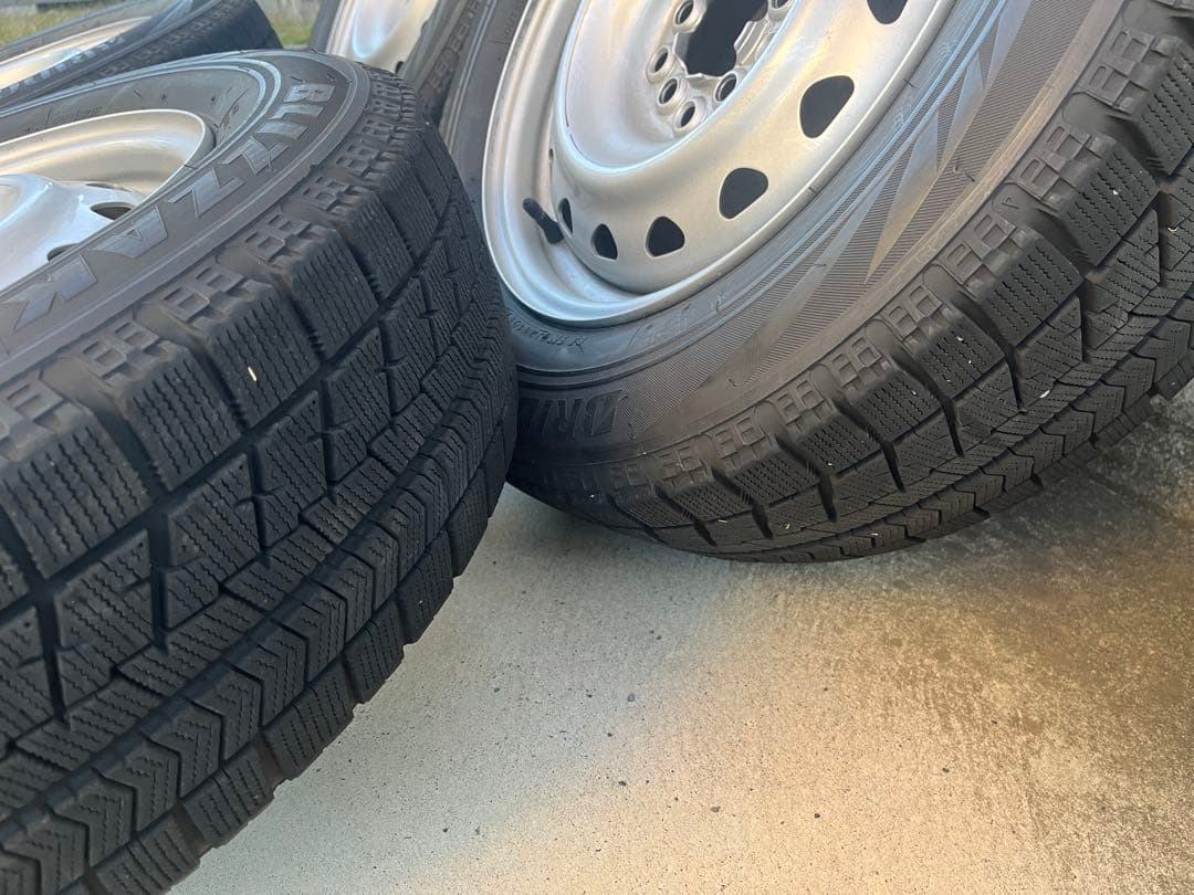 【手渡し限定】プリウス他　スタッドレス　ブリザックVRX 195/65/R15