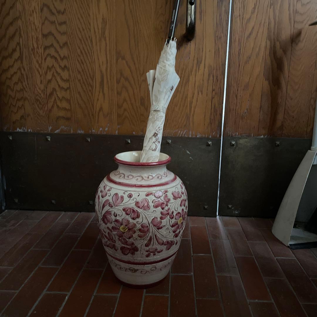 花柄陶器花瓶 高めのデザイン